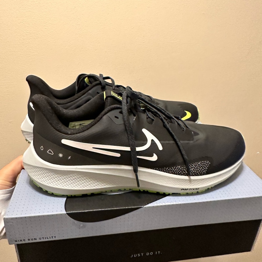 NEW! Nike Men's Black and White Air Zoom Pegasus Running Shoes
